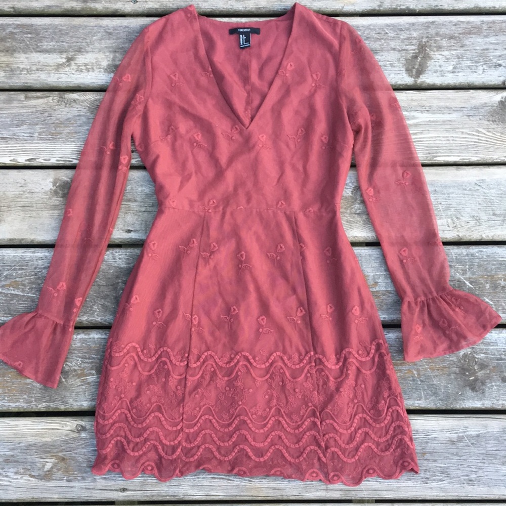 Forever 21 Lace Sleeved V Neck Dress